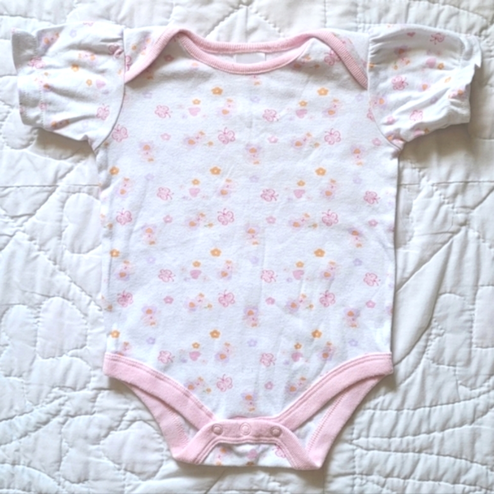 10/$20 ❄️ Simply Basic Onesie